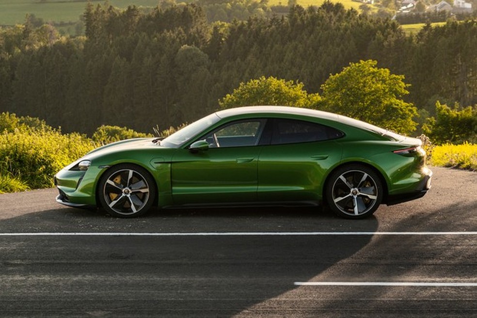 Pouco menor que o Panamera, o Taycan é um cupê de quatro portas (Foto: Divulgação) — Foto: Auto Esporte