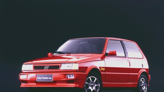 Fiat Uno comemora 35 anos no Brasil;  relembre a história da botinha ortopédica
