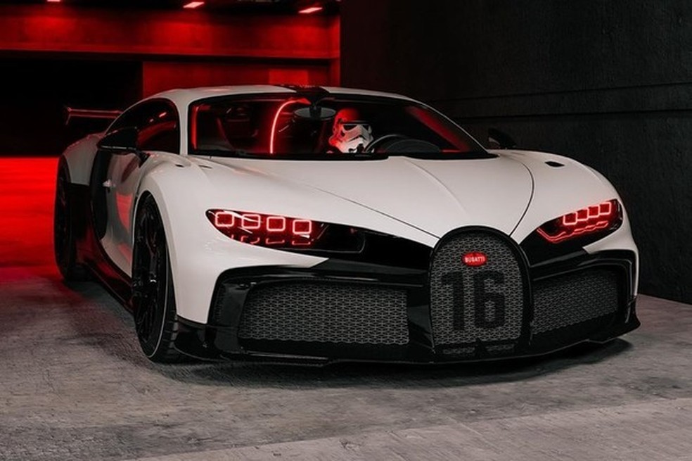 Bugatti Chiron Pur Sport foi criado para lembrar o capacete dos soldados (Foto: Reprodução/Instagram) — Foto: Auto Esporte