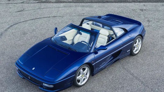 Primeira Ferrari que Schumacher teve é vendida em leilão secreto