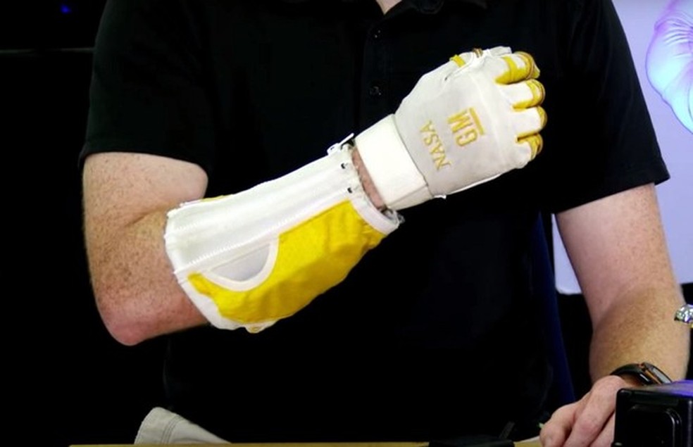 Robo Glove da NASA (Foto: Reprodução/Youtube) — Foto: Auto Esporte