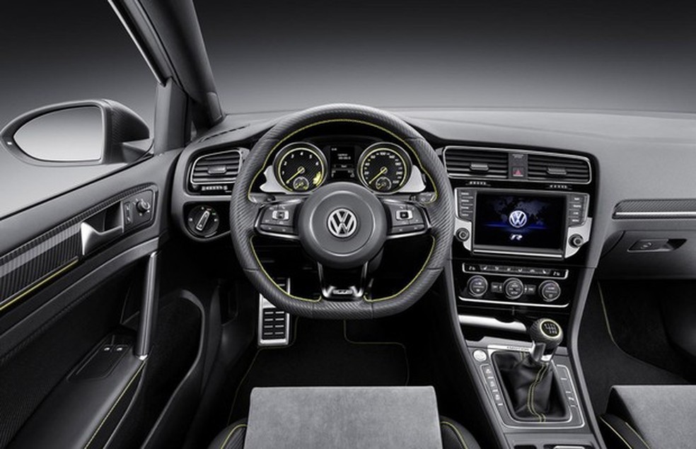Direção Volkswagen Golf R400 (Foto: Divulgação) — Foto: Auto Esporte