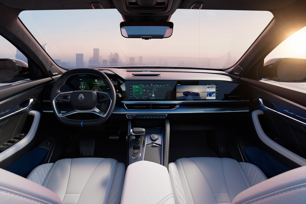 Painel combina três telas de 12,3 polegadas cada — Foto: Divulgação