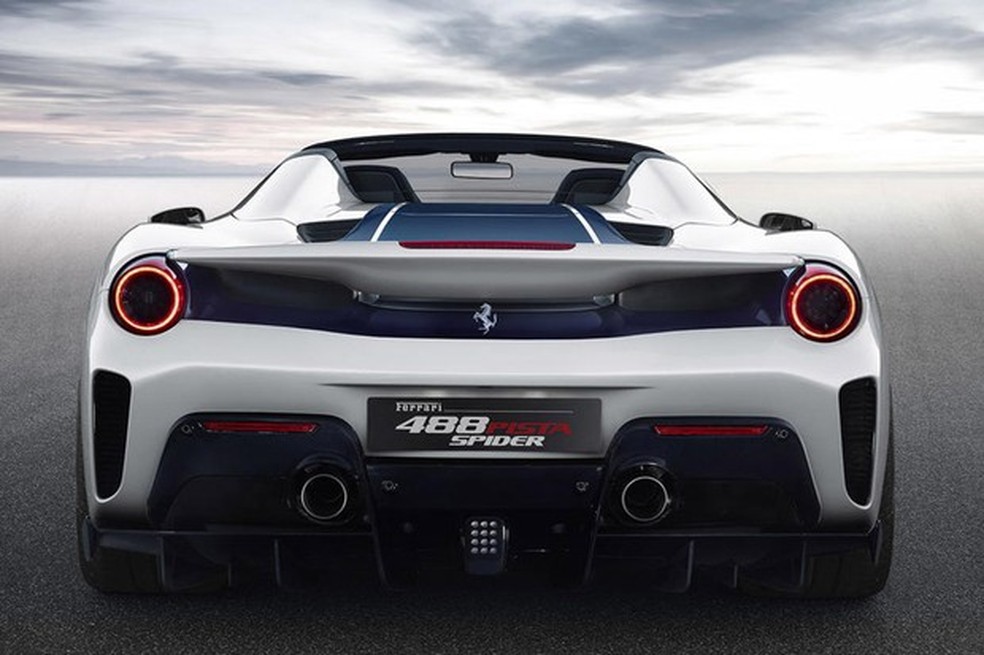Ferrari 488 Pista Spider é revelada em Pebble Beach