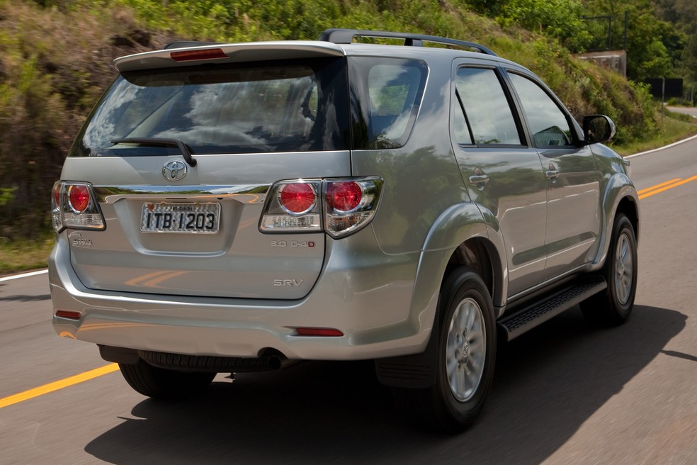 Toyota SW4 de segunda geração combina motor 3.0 turbodiesel, tração 4x4 e capacidade para até sete ocupantes — Foto: Divulgação