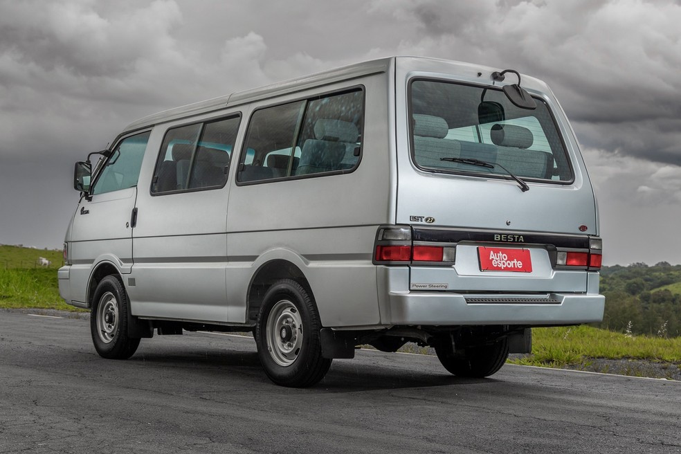 Kia Besta de 1997 trazia o facelift da primeira geração — Foto: Renato Durães/Auto News Brasil