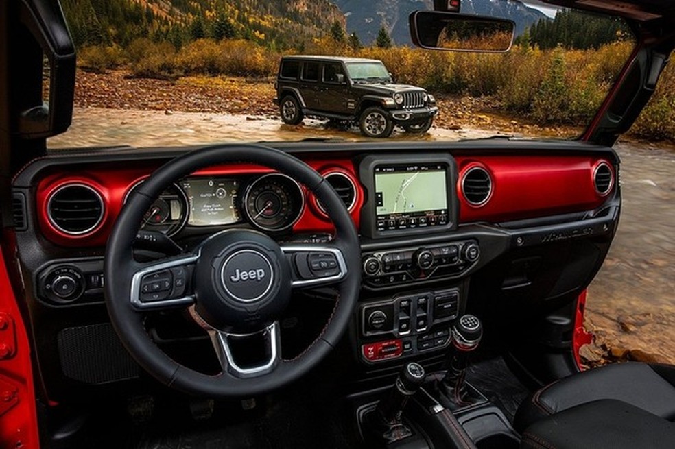 Painel foi totalmente redesenhado na linha 2018 do Wrangler  (Foto: Divulgação) — Foto: Auto Esporte