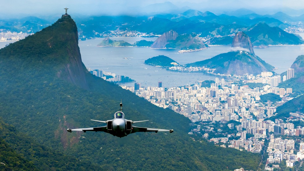 O primeiro caça a chegar ao Brasil foi apresentado em outubro de 2020 e começou a fase de testes supersônicos em março deste ano — Foto: Divulgação