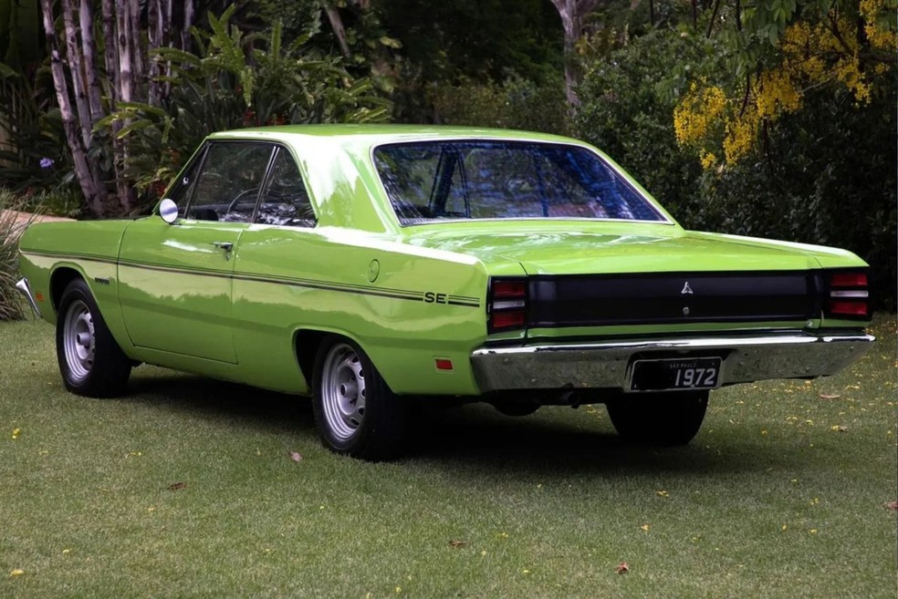 Dodge Dart SE 1972 tem versão vendida na rara cor verde com detalhes em preto  — Foto: Reprodução/Zotareli