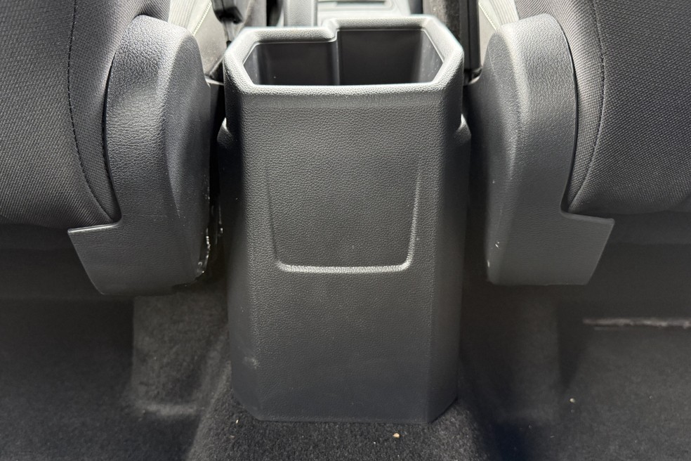 Volkswagen T-Cross Sense 2026 não tem saídas de ar e nem entradas USB na traseira  — Foto: André Schaun/Auto News Brasil