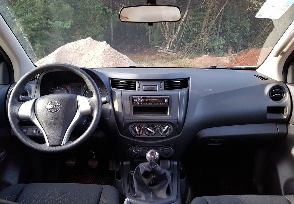 Interior da Nissan Frontier S — Foto: Guilherme Fontana/G1