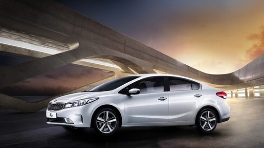Kia revela reestilização do Cerato