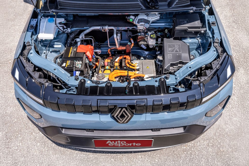 Renault Kwid E-Tech é equipado com motor elétrico dianteiro de 65 cv  — Foto: Divulgação