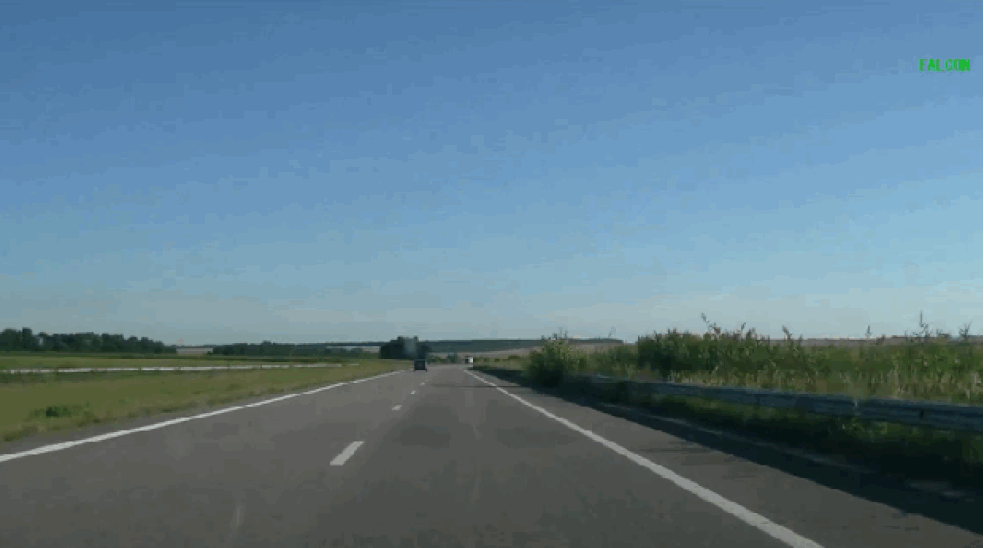 Veja um helicóptero dar um passeio por uma rodovia (Foto: Reprodução) — Foto: Auto Esporte