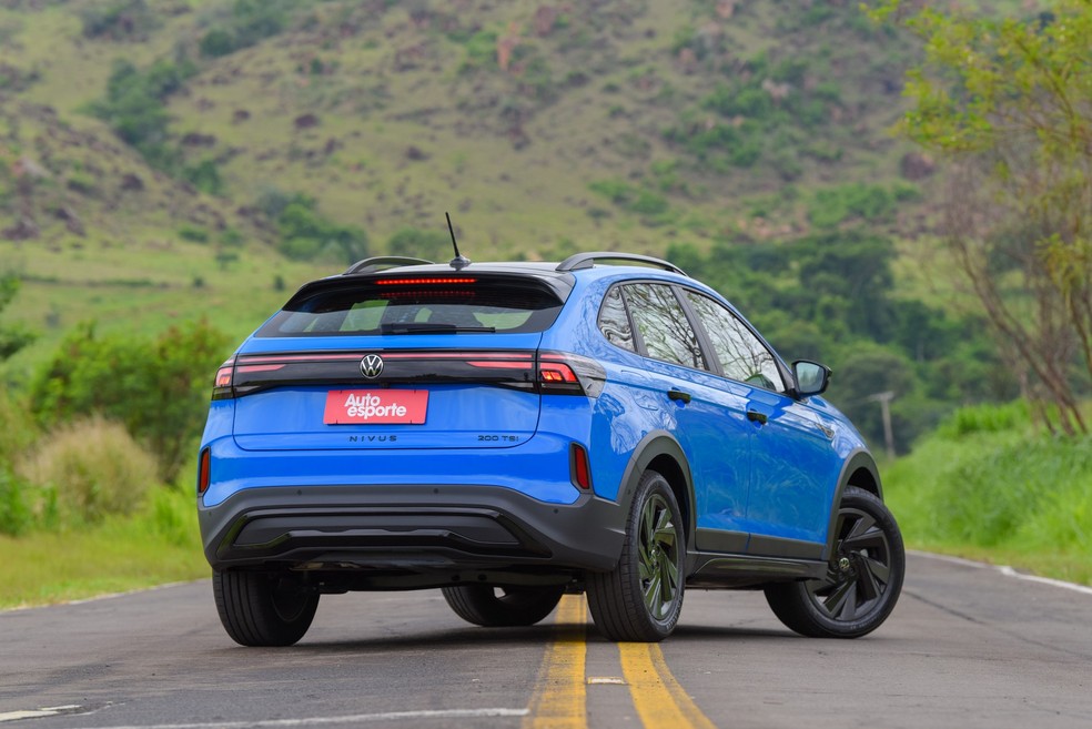 Volkswagen Nivus agora é equipado com peça iluminada entre as lanternas — Foto: Murilo Goes/Auto News Brasil