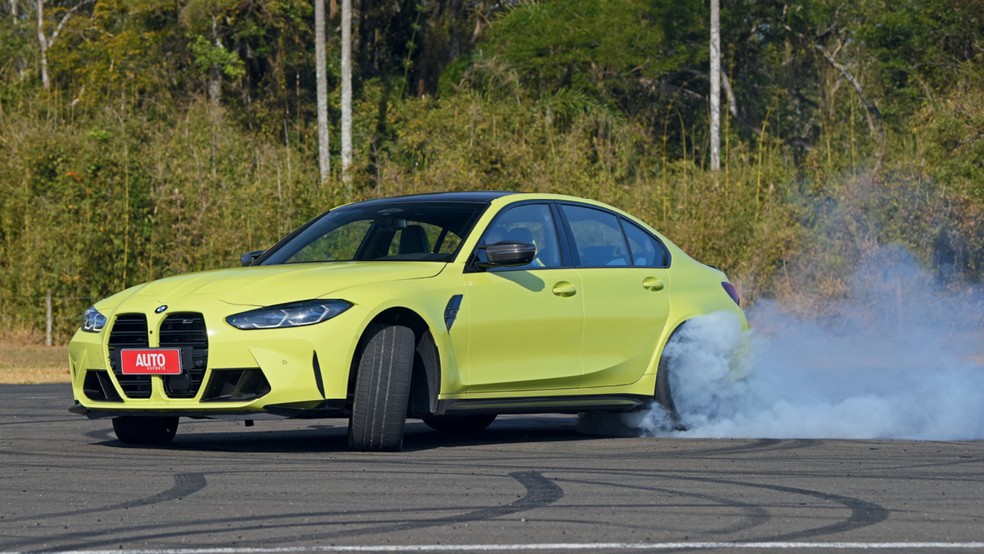 Modo Drift do BMW M3 Competition Track é acionado após selecionar o modo Track — Foto: Murilo Góes