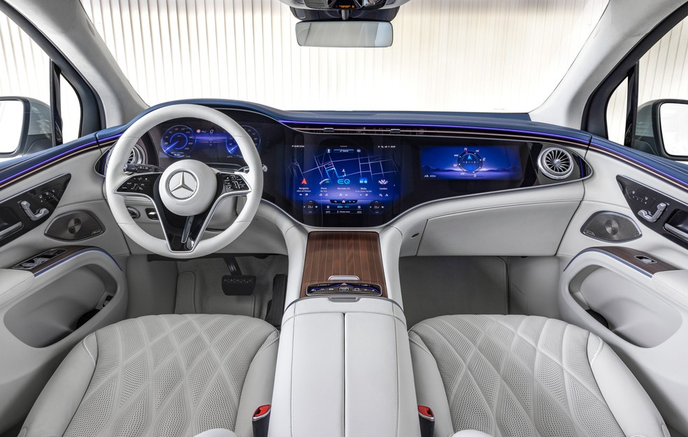 Central multimídia do Mercedes-Benz EQS SUV tem inteligência artificial MBUX — Foto: Divulgação