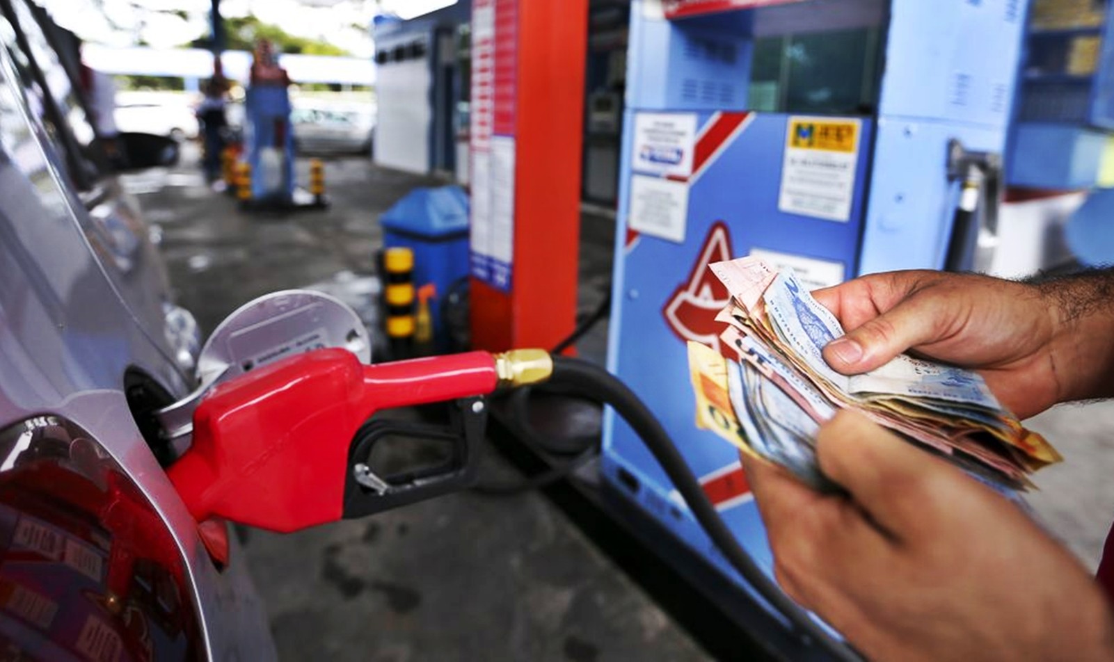 Você vai pagar R$ 0,15 a mais de impostos no litro da gasolina a partir de fevereiro