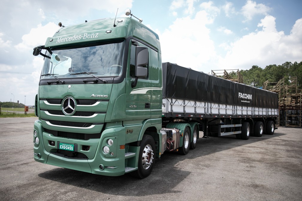 Mercedes-Benz Actros 2546 leva até 60 toneladas — Foto: Fábio Tito/G1