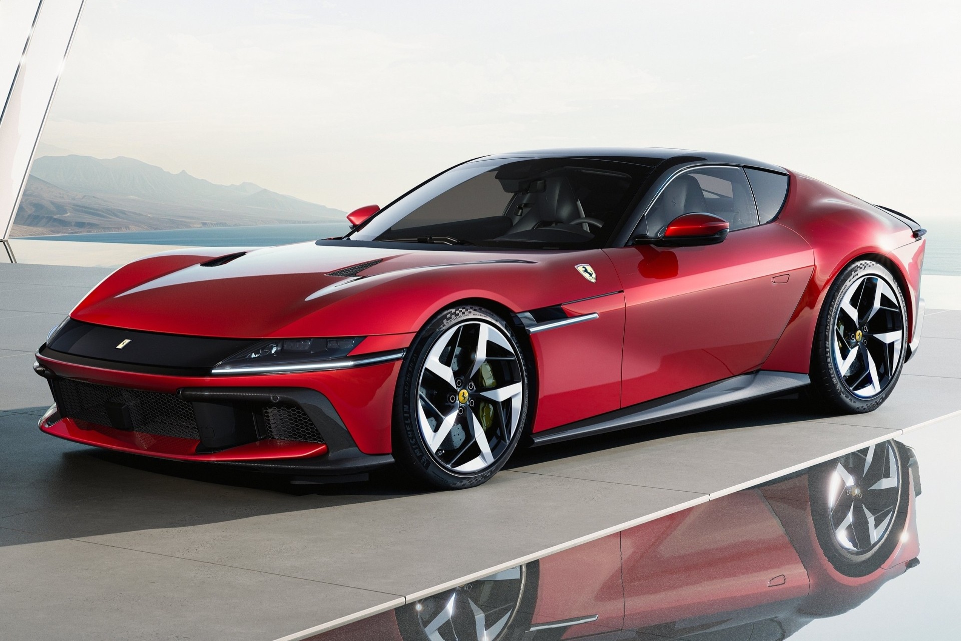 Ferrari 12Cilindri manual deve ser lançada após polêmica com a elétrica Luce