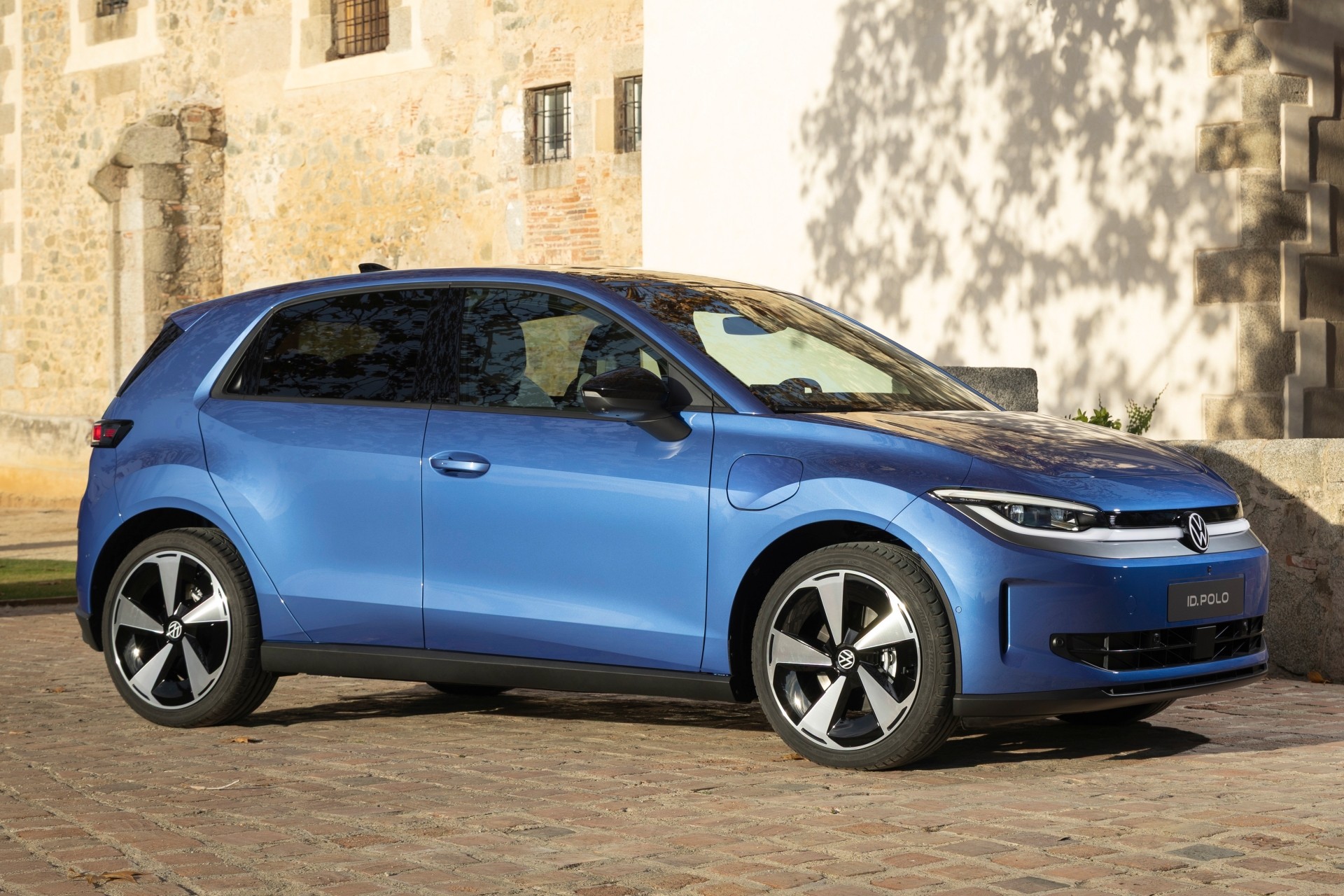 Volkswagen ID. Polo elétrico tem 455 km de autonomia e preço de BYD Dolphin