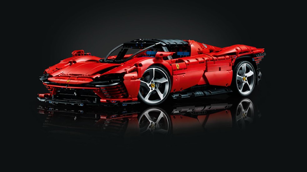 Daytona SP3 ainda estava em desenvolvimento na Ferrari quando a Lego iniciou o projeto da réplica — Foto: Divulgação
