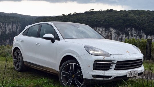 Porsche Cayenne Coupé híbrido custa quase R$ 1 milhão e tem o equivalente a um VW Polo de opcionais