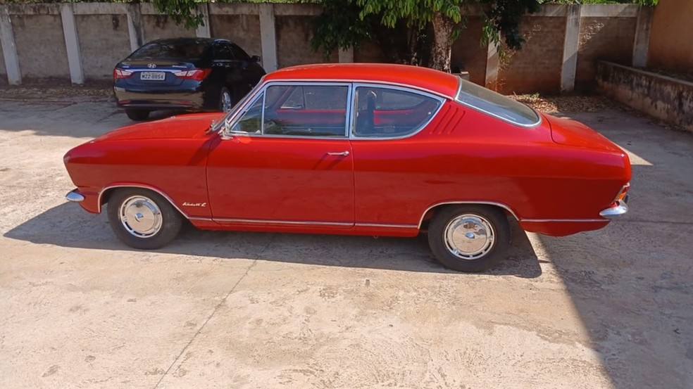 Opel Kadett 1968 é igual ao do filme "Ainda Estou Aqui" — Foto: Reprodução/Maringá Veículos