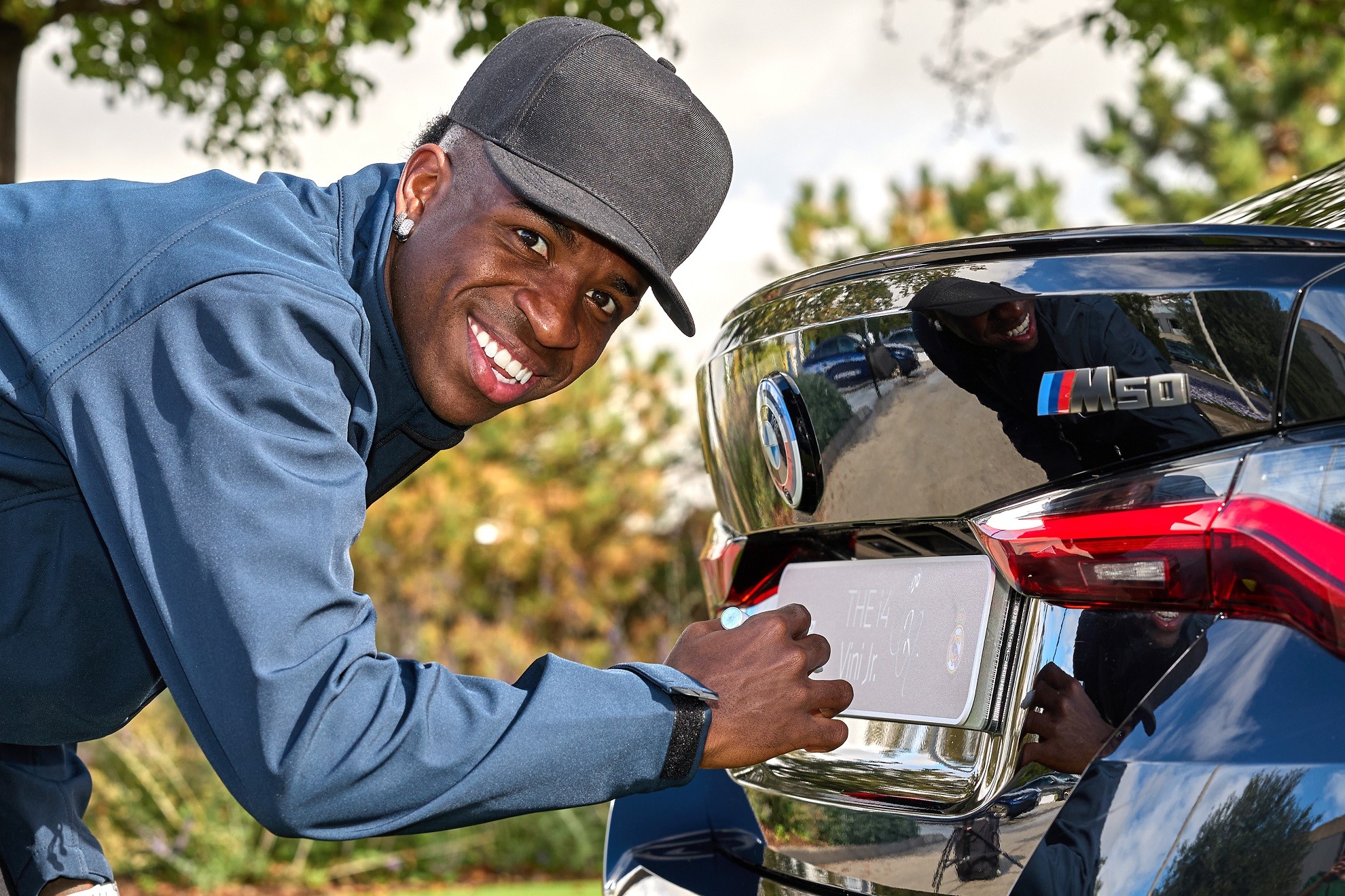 Carrões usados por Vini Jr e jogadores do Real Madrid estão à venda (e com desconto)