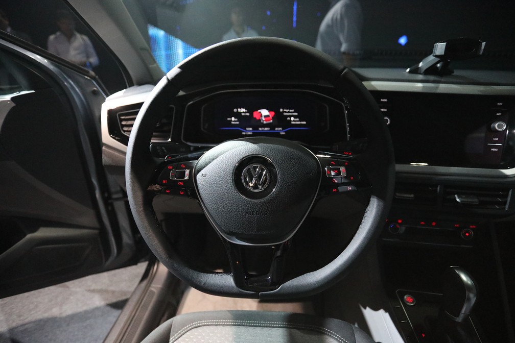 Interior do sedã Volkswagen Virtus — Foto: Fábio Tito/G1