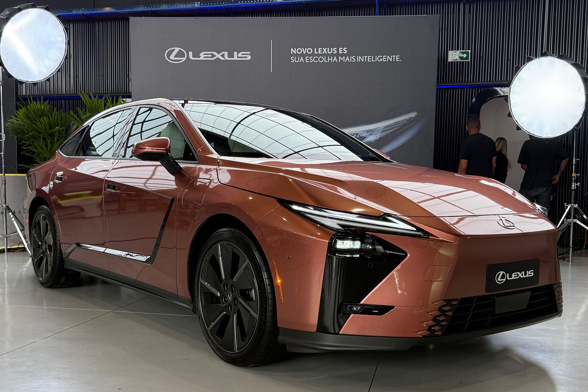 Novo Lexus ES chega ao Brasil com tamanho de BMW Série 5 e preço de Série 3
