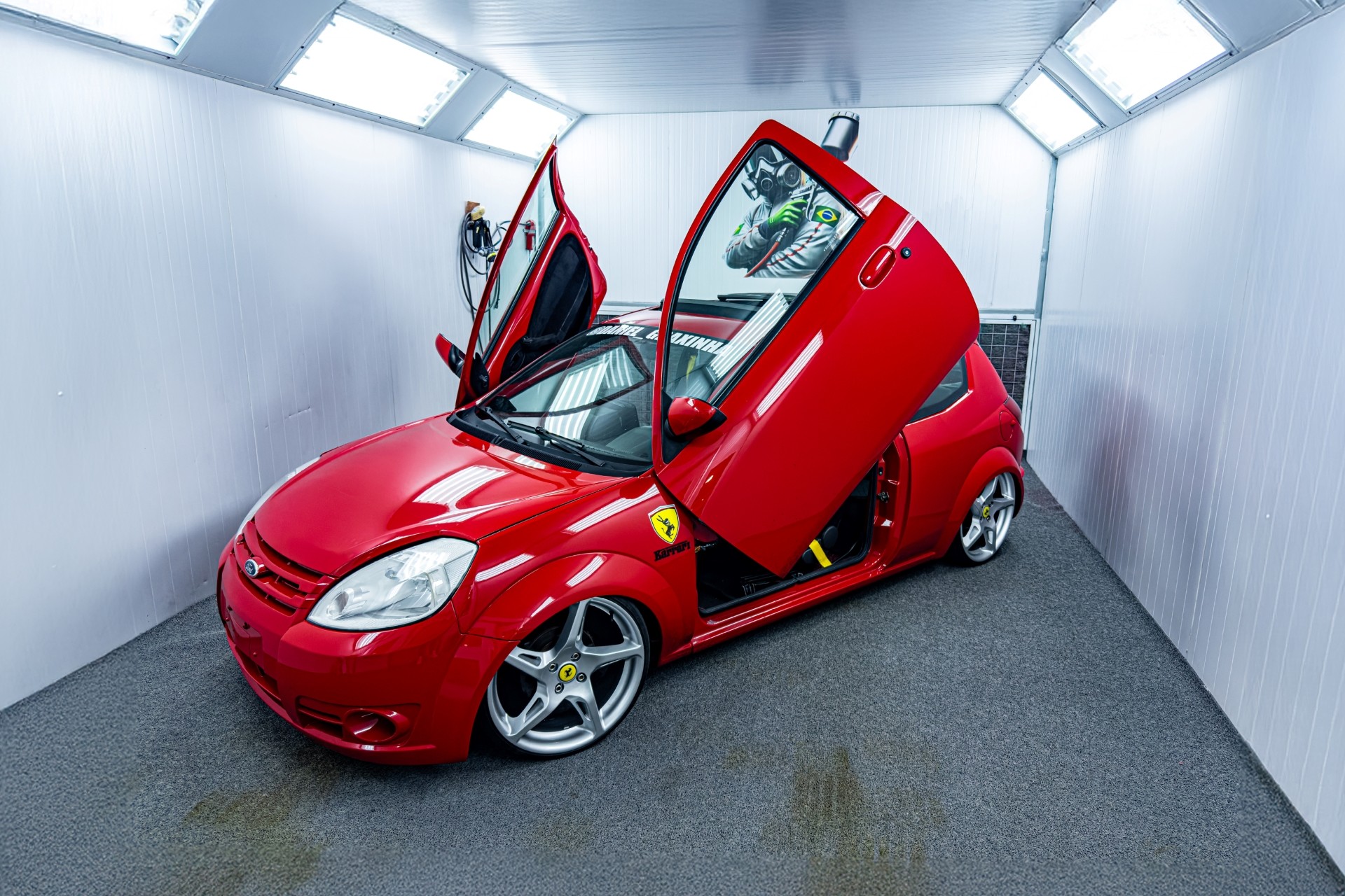 Empresário transforma Ford Ka em “Ferrari” e troca cavalo por jumento