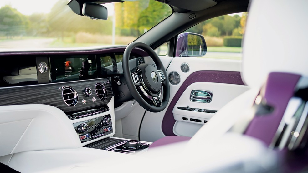 Interior do Rolls-Royce Spectre tem nível de acabamento extraordinário — Foto: Divulgação