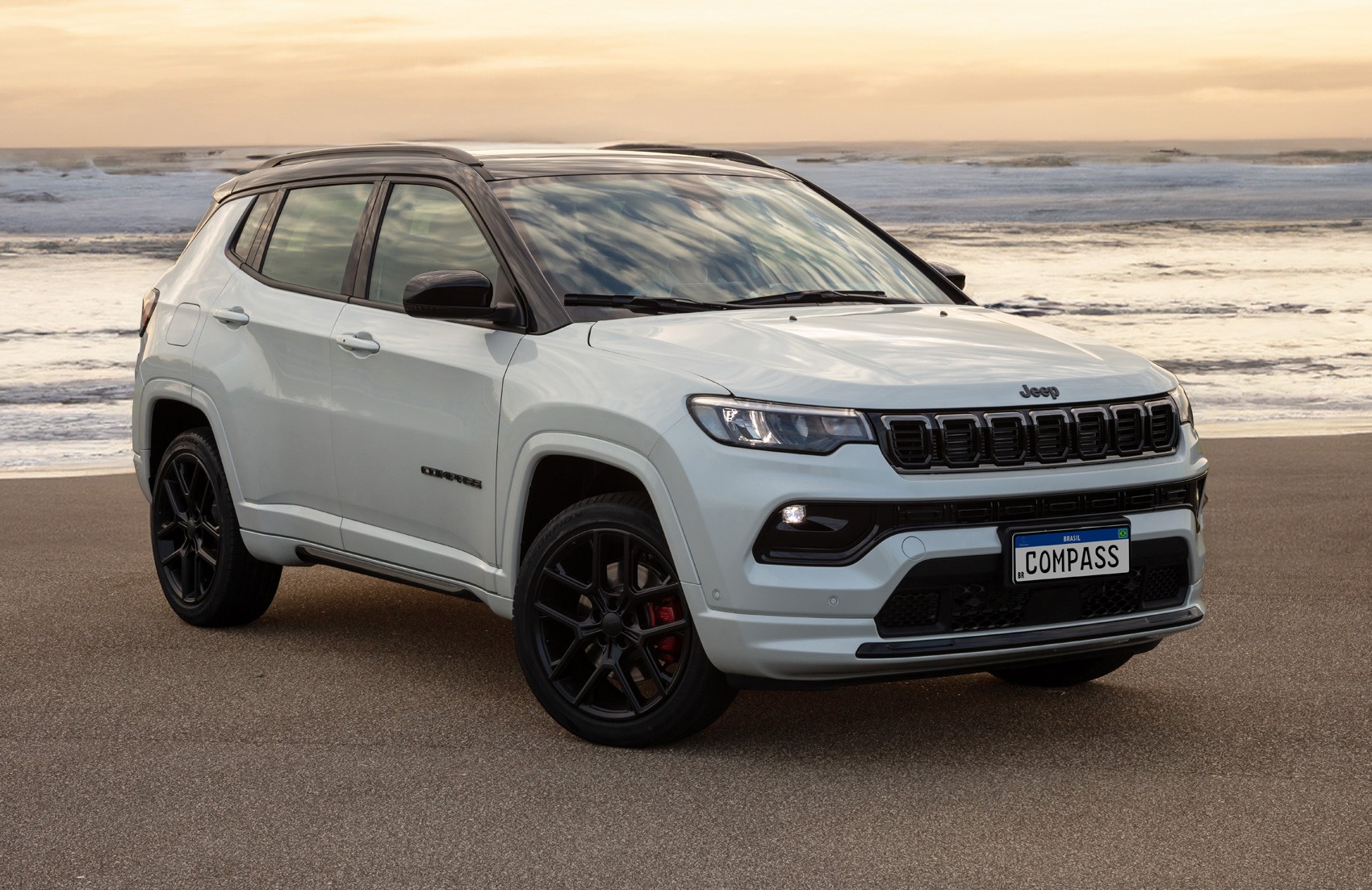 Novo Jeep Compass chega em 2027 com sistema híbrido plug-in flex