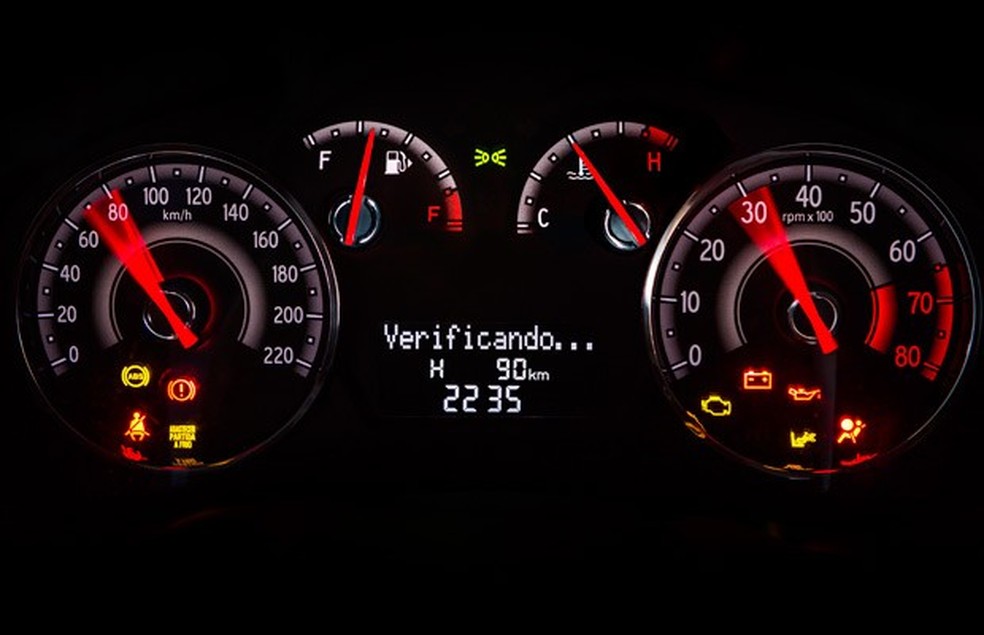 Quatro de instrumentos do Fiat Palio 2017 (Foto: Divulgação) — Foto: Auto Esporte