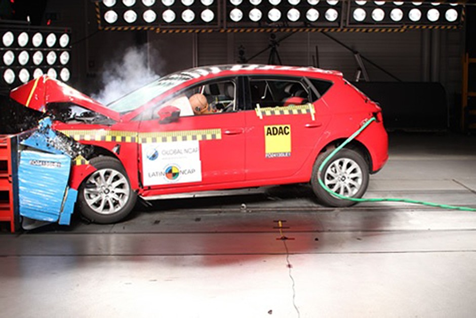 Seat Leon com 6 airbags: 5 estrelas para passageiro adulto (nota 14,52/17,00) e 4 estrelas para passageiro infantil (nota 38,55/49,00)