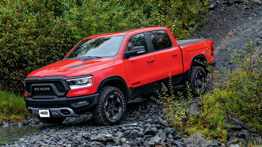RAM 1500 Rebel - A 1500 tem 5,93 m de comprimento, 2,08 m de largura  e 3,67 m de entre-eixos
