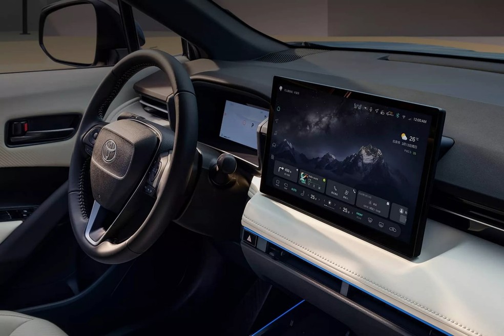 Toyota Frontlander tem multimídia com 12,9 polegadas — Foto: Divulgação