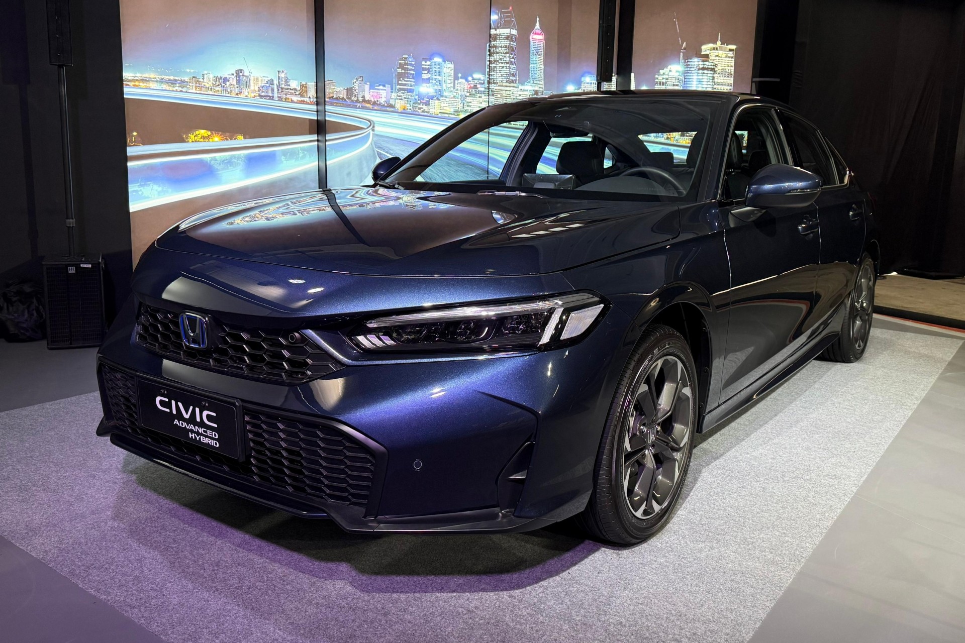 Novo Honda Civic chega para recuperar terreno contra Corolla e BYD King