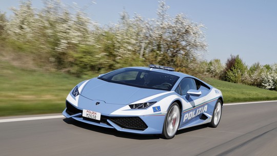 Polícia da Itália recebe novo Lamborghini para patrulha e transporte de órgãos