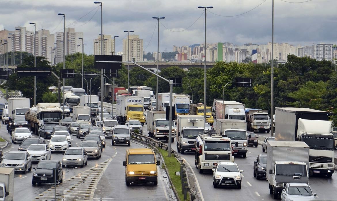 Rodízio de carros está suspenso nesta terça-feira (28) com a greve de trens e metrôs em São Paulo
