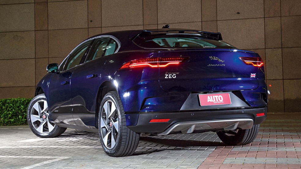 O Jaguar I-Pace tem a maior autonomia entre os três: 470 km — Foto: Renato Durães/Auto News Brasil