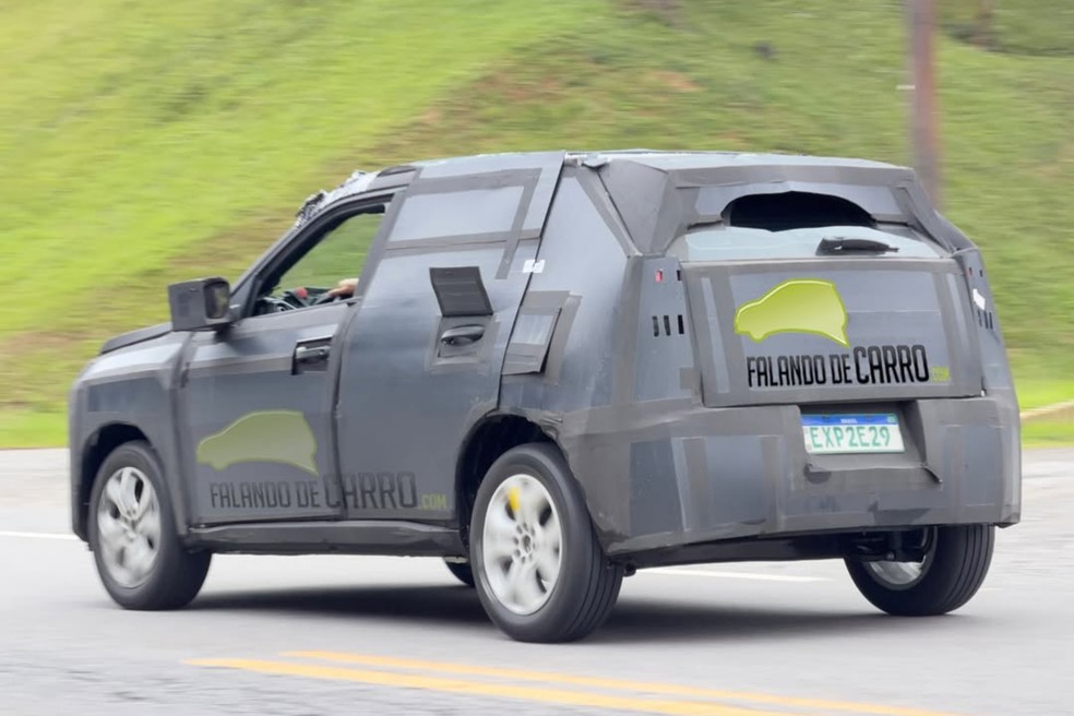 Novo Fiat Argo terá a mesma 'carinha de SUV' do Grande Panda — Foto: Reprodução/Falando de Carro