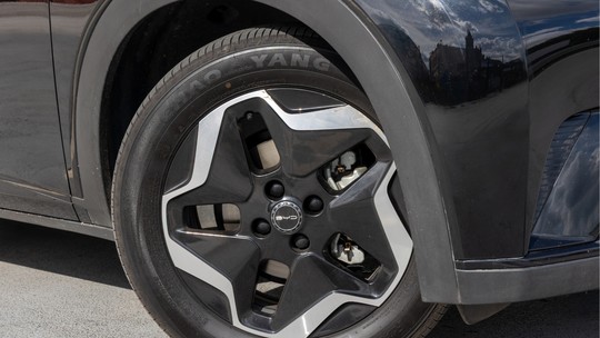 Desgaste de pneu é maior em carros elétricos e híbridos? Entenda
