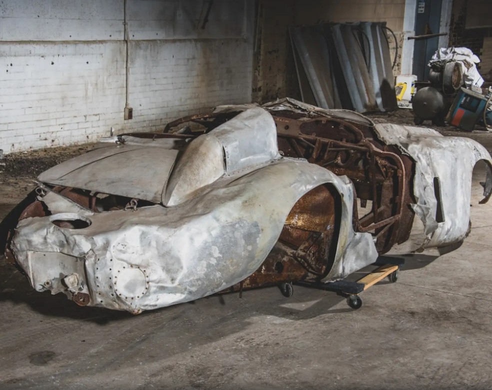 Ferrari 500 Mondial ficou escondida em galpão durante anos — Foto: Reprodução/RM Sotherby's