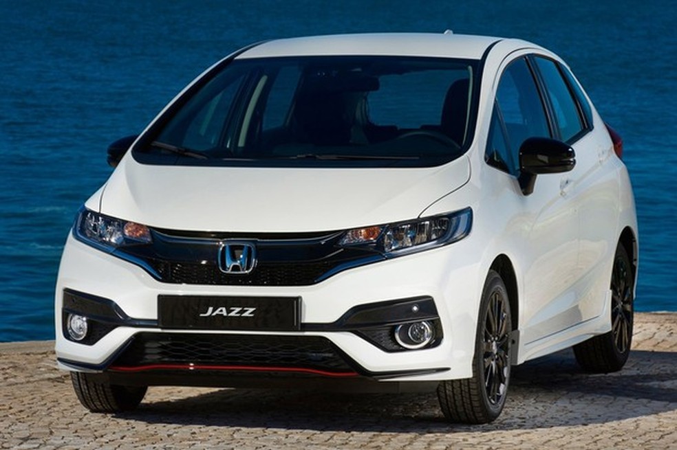 Novo kit aerodinâmico e rodas pintadas de preto caracterizam o Fit Sport (Foto: Divulgação) — Foto: Auto Esporte