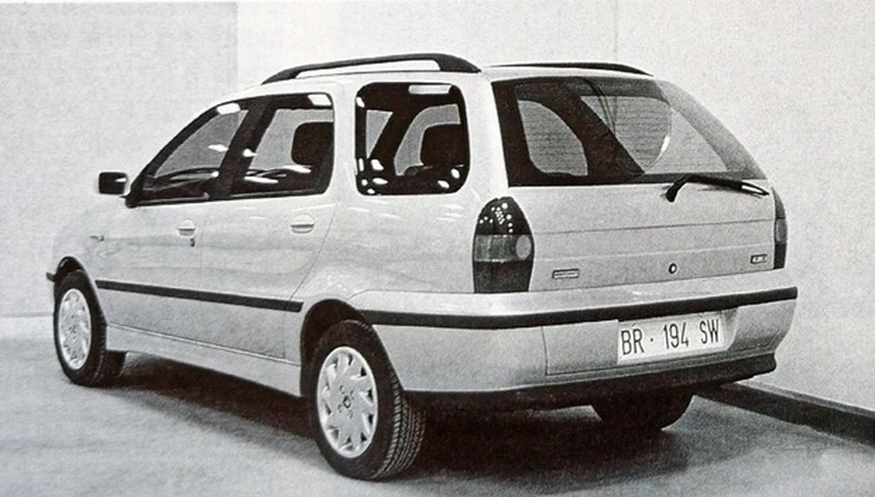 Protótipo construído na Itália mostra que versão final ainda sofreu pequenas alterações na linha inferior do porta-malas (Foto: MIAU Museu da Imprensa Automotiva) — Foto: Auto Esporte