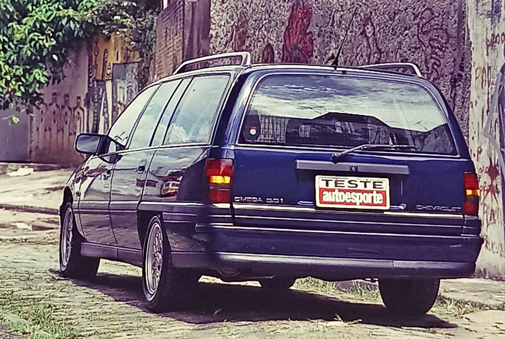 Chevrolet Suprema: primeira station brasileira com motor dianteiro, tração traseira e suspensão independente nas quatro rodas — Foto: Auto News Brasil/Acervo MIAU