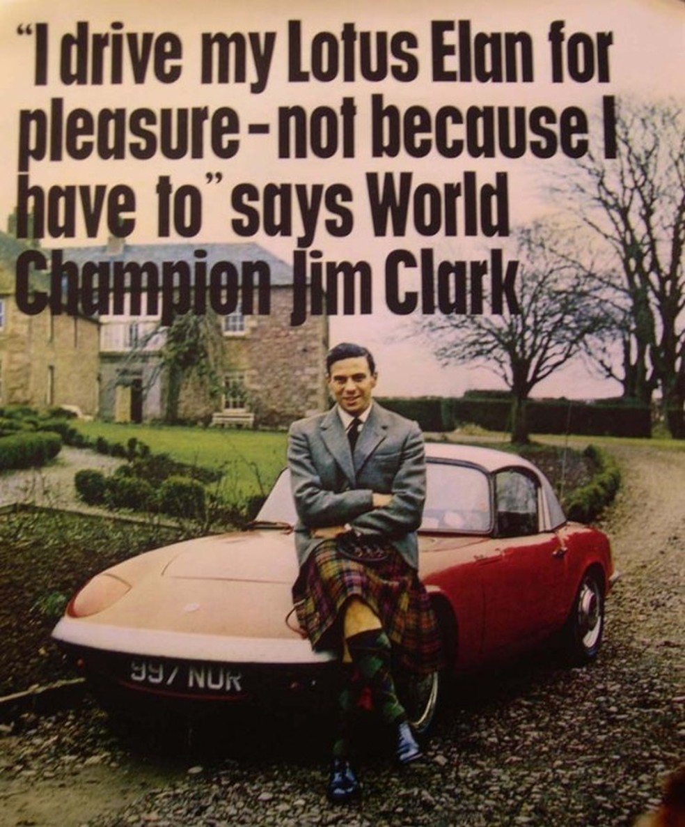 Jim Clark posa à frente de um Lotus Elan, lançado na década de 1960 (Foto: Reprodução) — Foto: Auto Esporte