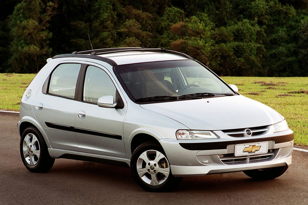 O Chevrolet Celta dos anos 2000 tinha motor 1.0 aspirado a gasolina. — Foto: Divulgação/Chevrolet